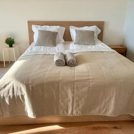 Modern Studio, Private Free Parking ,near Metro